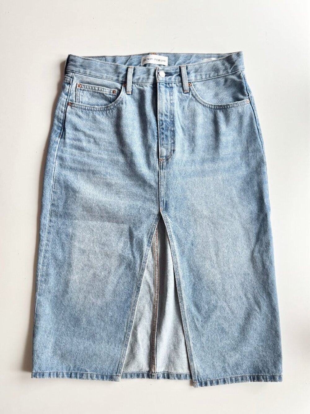 Aritzia DENIM FORUM 90's Halle Light Wash High Rise Denim Midi Skirt, Size 31